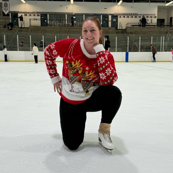 🦌Ice skating reindeer sweater🎄 - Picture 1 of 4